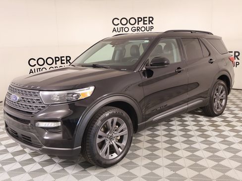 Used 2022 Ford Explorer XLT w/ Equipment Group 202A AWD/4WD image 11