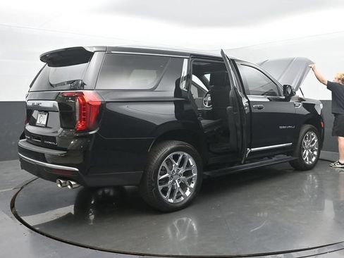 Used 2022 GMC Yukon Denali w/ Denali Ultimate Package AWD/4WD image 2