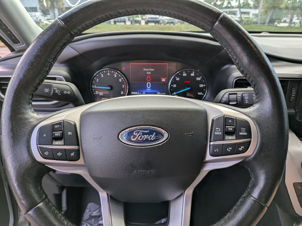 Used 2024 Ford Explorer XLT w/ Equipment Group 202A RWD image 29