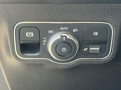 Used 2022 Mercedes-Benz EQB 350 4MATIC image 21