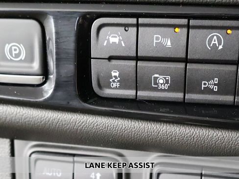 Used 2025 GMC Yukon Denali AWD/4WD image 5
