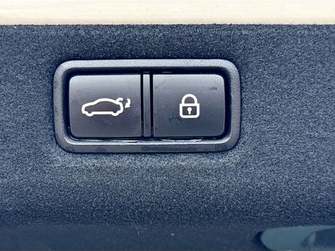 Used 2017 Kia K900 Luxury image 13