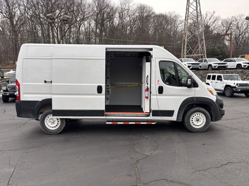 Used 2025 RAM ProMaster 2500 w/ Storage Group image 5