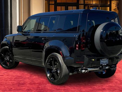 New 2025 Land Rover Defender 110 X-Dynamic SE image 4