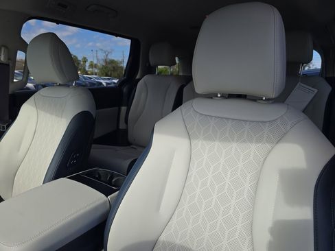 New 2026 Kia Carnival EX image 23