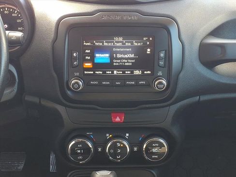 Used 2016 Jeep Renegade Latitude image 10