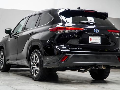 Used 2021 Toyota Highlander XLE FWD image 12