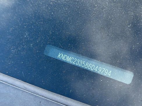 Used 2008 Hyundai Entourage Limited FWD image 2