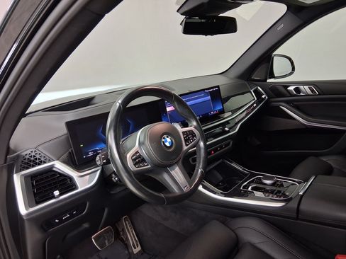 Used 2025 BMW X5 xDrive40i w/ M Sport Package AWD/4WD image 4