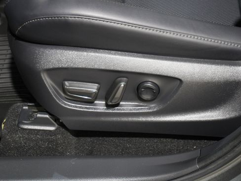 Used 2025 Toyota Crown Limited image 5