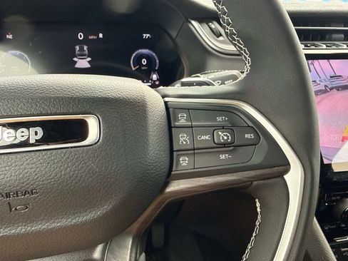 Used 2025 Jeep Grand Cherokee Limited image 29