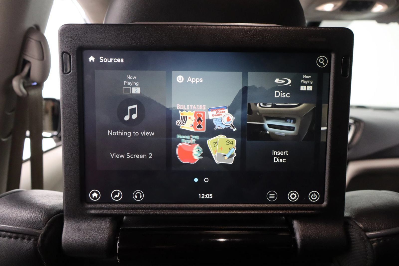 Used 2017 Chrysler Pacifica Limited w/ UConnect Theater Package FWD image 28