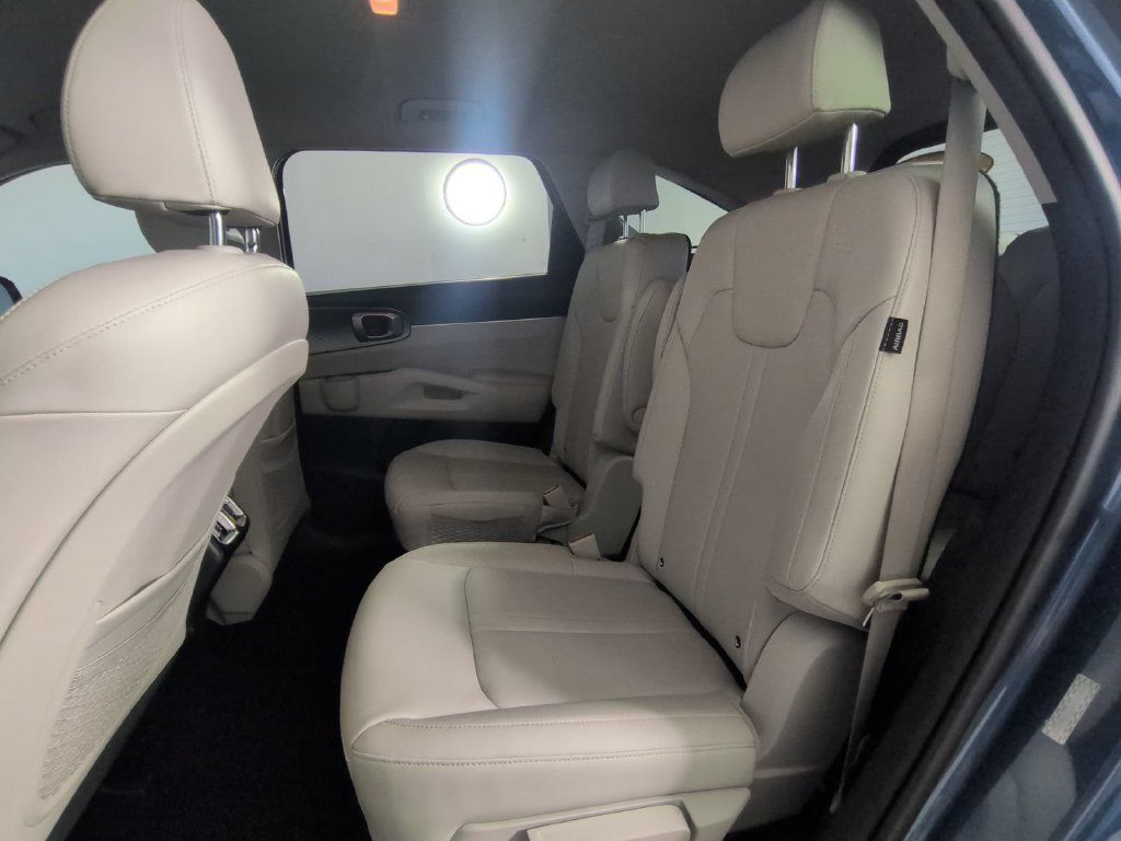 Used 2025 Kia Sorento EX AWD/4WD image 19