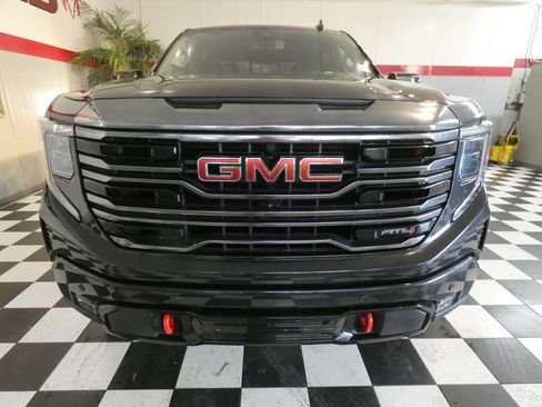Used 2024 GMC Sierra 1500 AT4 w/ AT4 Preferred Package image 2