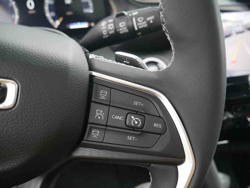 Certified 2024 Jeep Grand Cherokee Altitude AWD/4WD image 31