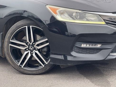 Used 2017 Honda Accord Sport image 2