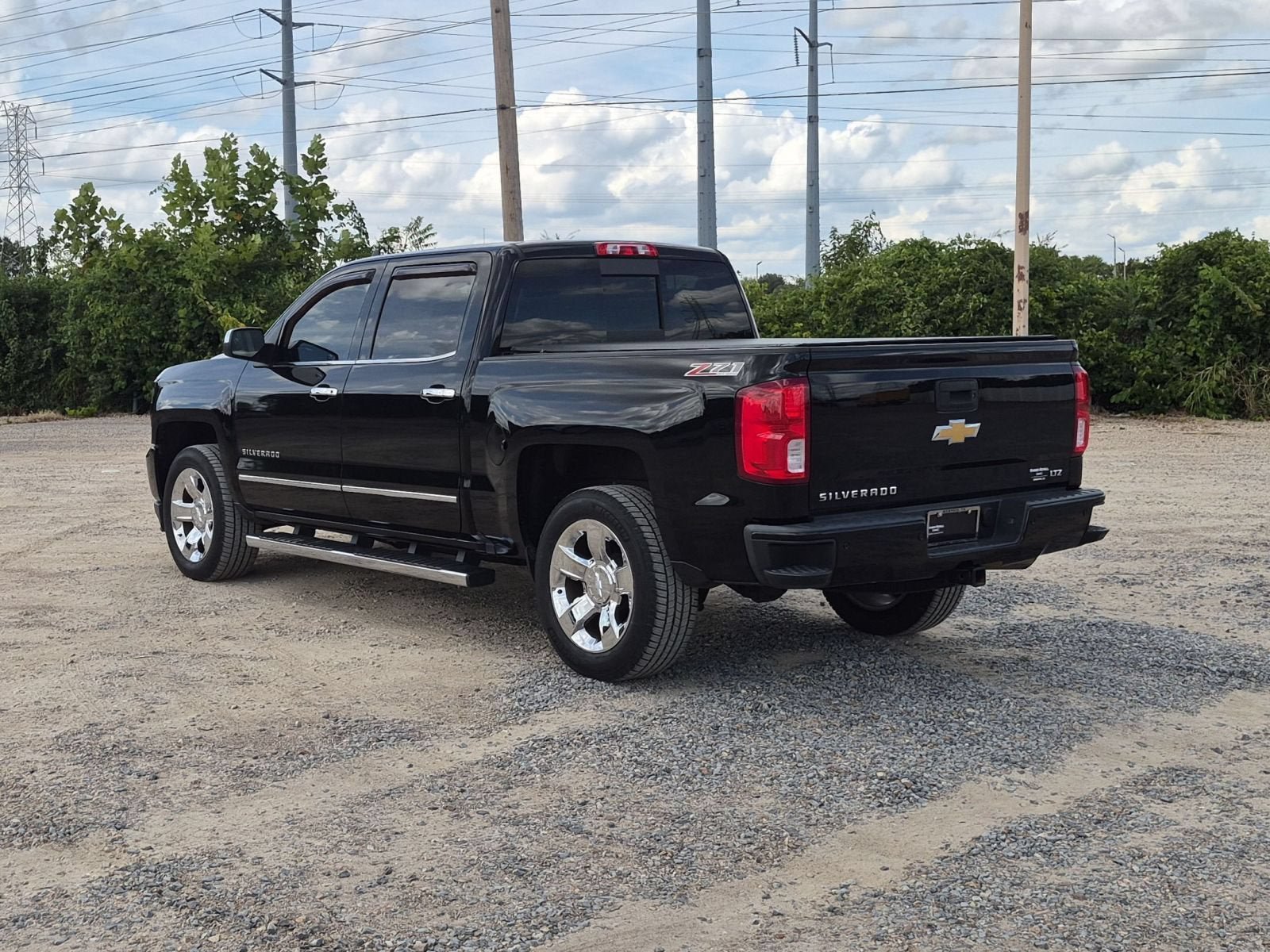 Used 2017 Chevrolet Silverado 1500 LTZ Z71 w/ LTZ Plus Package AWD/4WD image 3