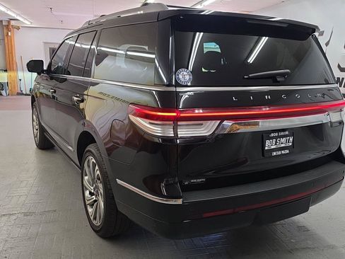 Used 2023 Lincoln Navigator Reserve AWD/4WD image 4