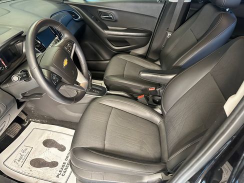 Used 2022 Chevrolet Trax LT w/ Midnight Edition AWD/4WD image 21