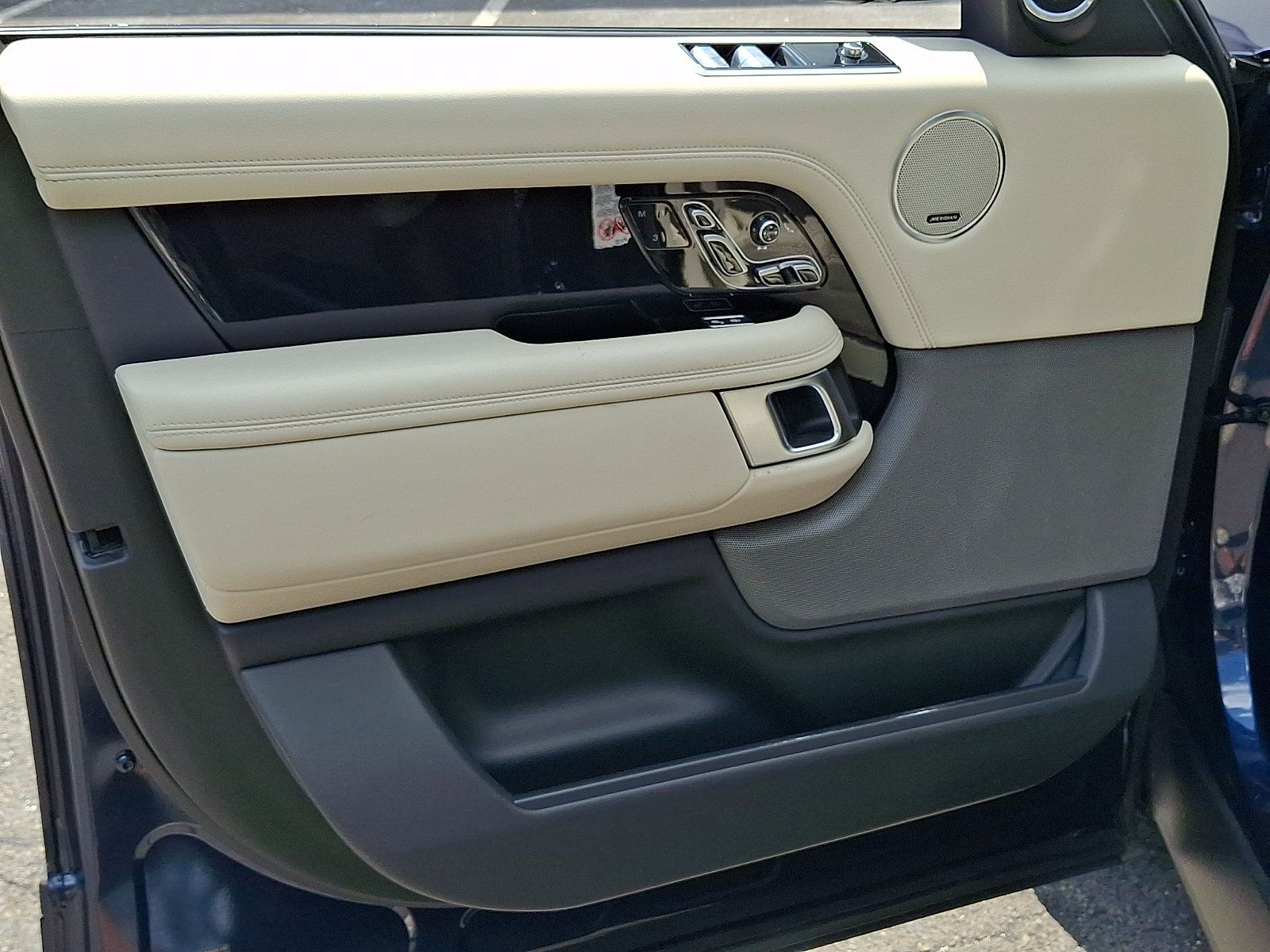 Used 2018 Land Rover Range Rover HSE AWD/4WD image 12