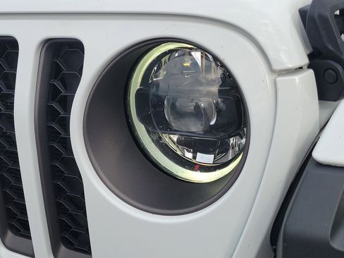 Used 2023 Jeep Gladiator Rubicon w/ LED Lighting Group image 9