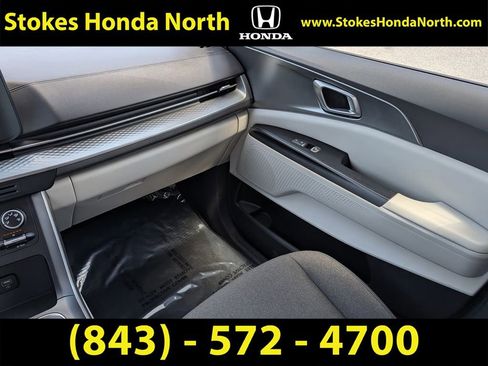 Used 2023 Kia Carnival LX FWD image 22