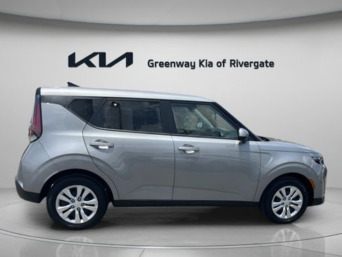 Used 2023 Kia Soul LX FWD image 8