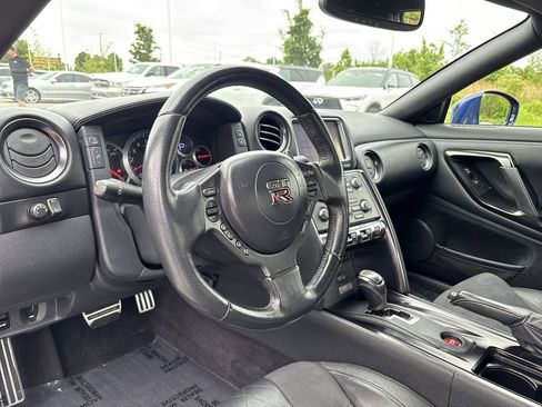 Used 2015 Nissan GT-R Premium AWD/4WD image 11