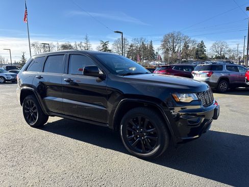 Used 2019 Jeep Grand Cherokee Altitude image 8