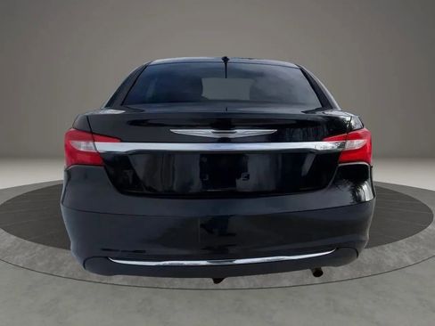 Used 2011 Chrysler 200 LX FWD image 4