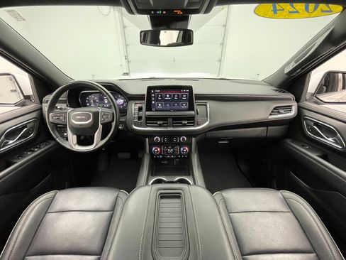 Used 2024 GMC Yukon SLT w/ SLT Luxury Package AWD/4WD image 3