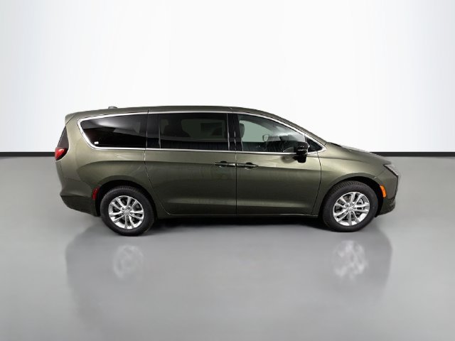 New 2027 Chrysler Pacifica Select AWD/4WD image 9