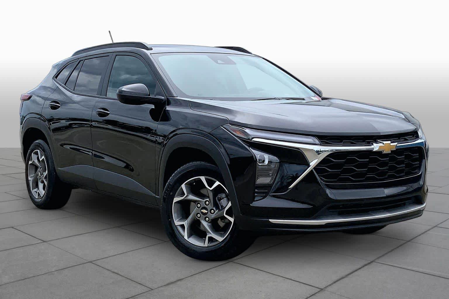 Used 2025 Chevrolet Trax LT FWD image 3