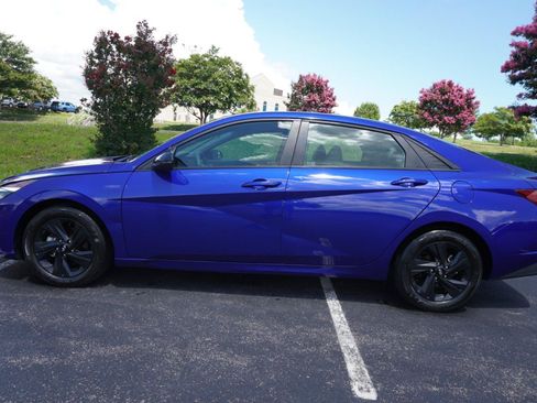 Used 2023 Hyundai Elantra SEL FWD image 4