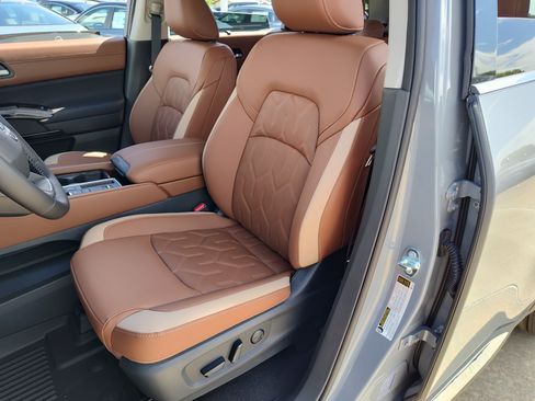 New 2026 Nissan Pathfinder Platinum FWD image 7