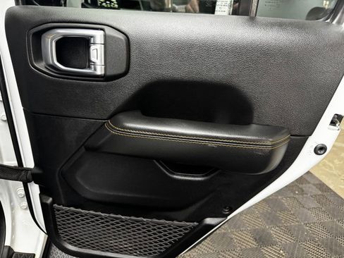 Used 2023 Jeep Gladiator Overland AWD/4WD image 47