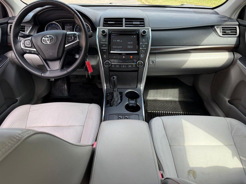 Used 2017 Toyota Camry XLE FWD image 9