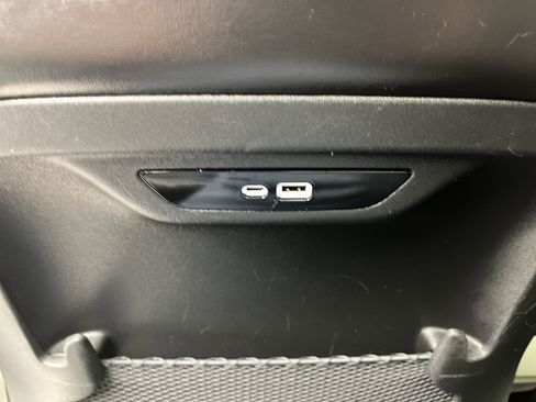 Used 2024 Chrysler Pacifica Limited FWD image 14