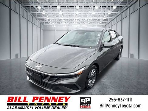 Used 2024 Hyundai Elantra SEL FWD image 1