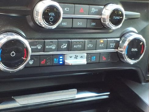 Used 2025 Ford F250 Lariat w/ Black Appearance Package AWD/4WD image 8