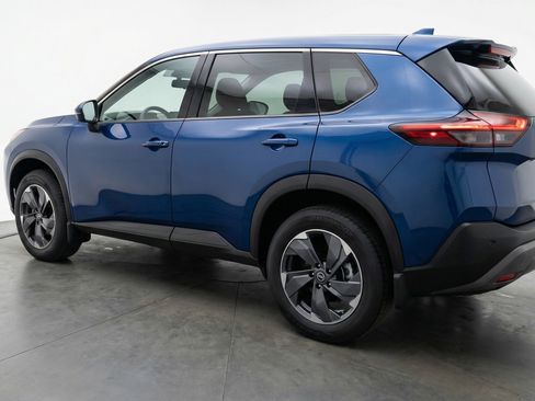 Used 2025 Nissan Rogue SV AWD/4WD image 6