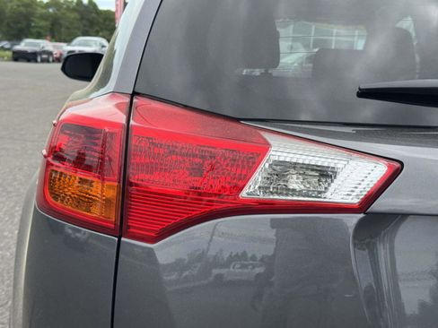Used 2015 Toyota RAV4 XLE AWD/4WD image 10