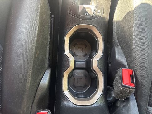 Used 2016 Jeep Renegade Latitude AWD/4WD image 35