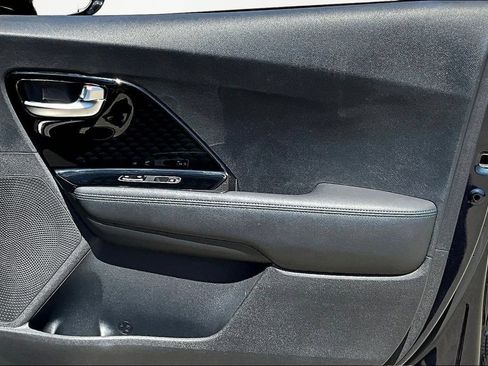 Used 2019 Kia Niro EX Premium FWD image 29
