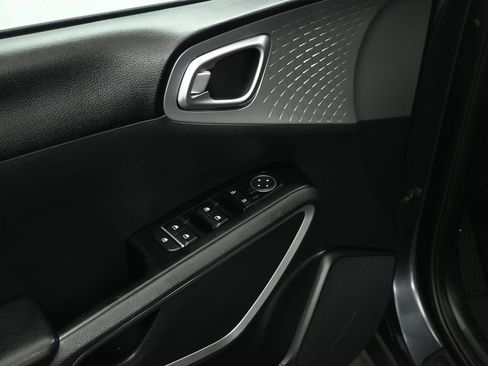 Used 2023 Kia Soul LX w/ Option Group 015 FWD image 10
