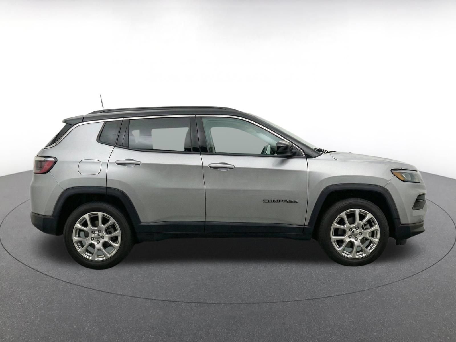 Used 2025 Jeep Compass Limited AWD/4WD image 13