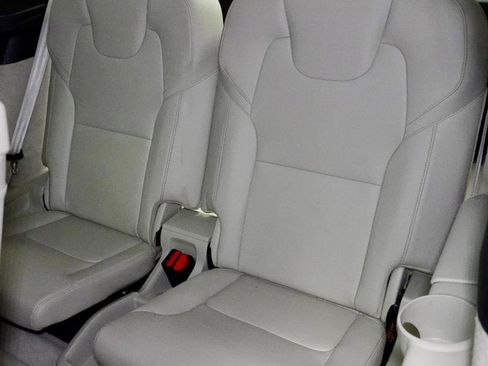 Used 2016 Volvo XC90 T6 Momentum image 6