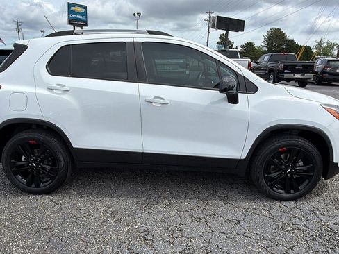 Used 2022 Chevrolet Trax LT w/ Redline Edition AWD/4WD image 4