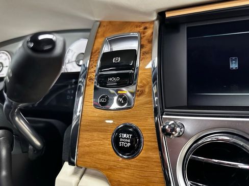 Used 2020 Rolls-Royce Dawn image 30