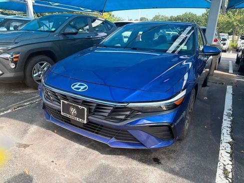 Used 2024 Hyundai Elantra SEL w/ Convenience Package FWD image 4